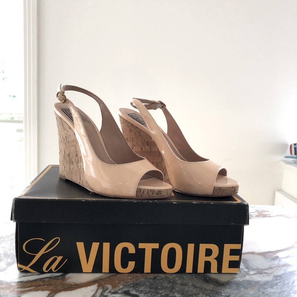 Selling my Pour La Victoire Blush Patton leather wedges.